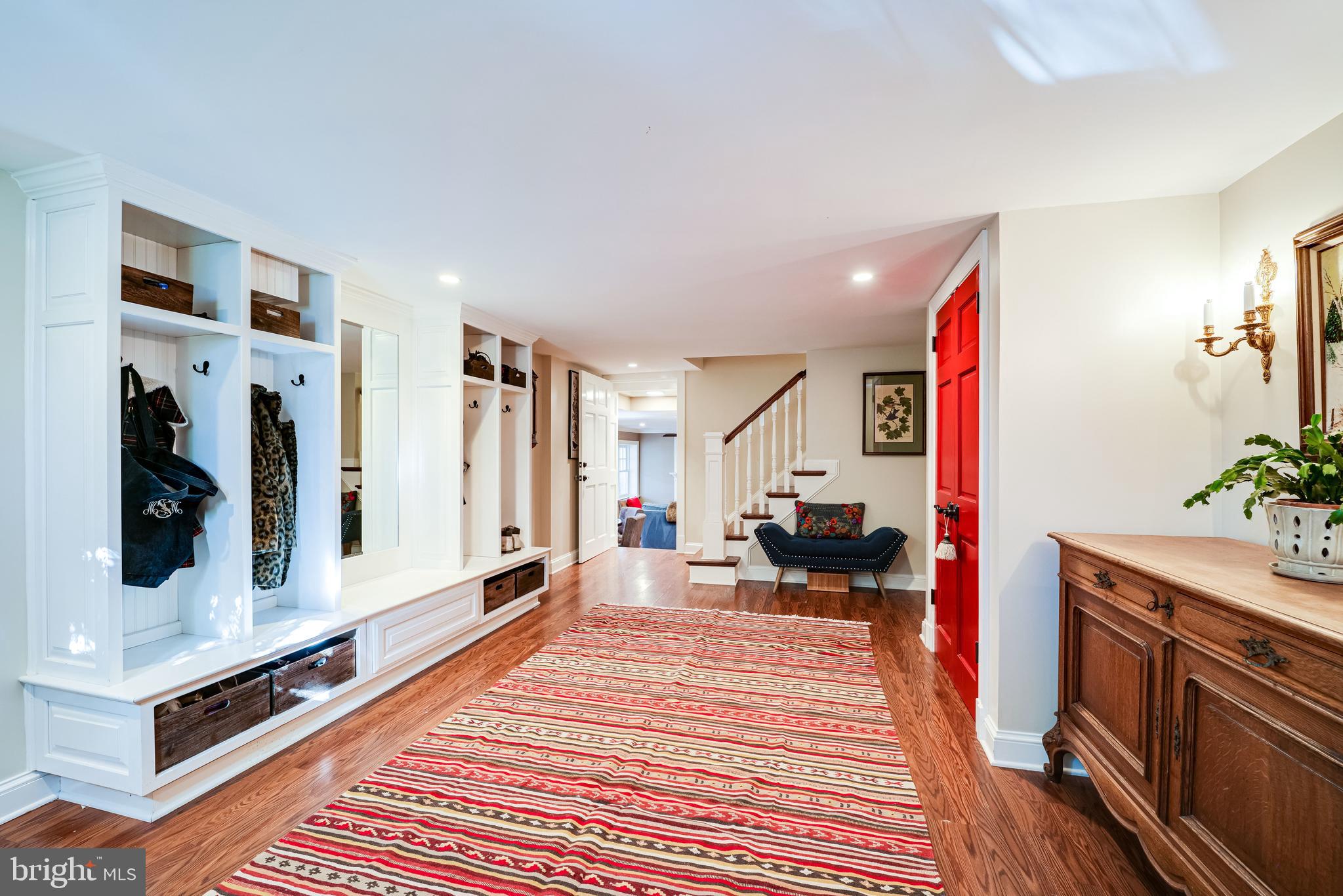 COUNTRY CLUB MANOR - Residential