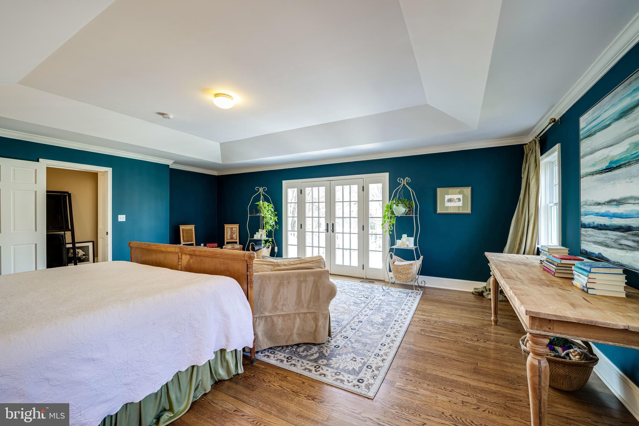 COUNTRY CLUB MANOR - Residential