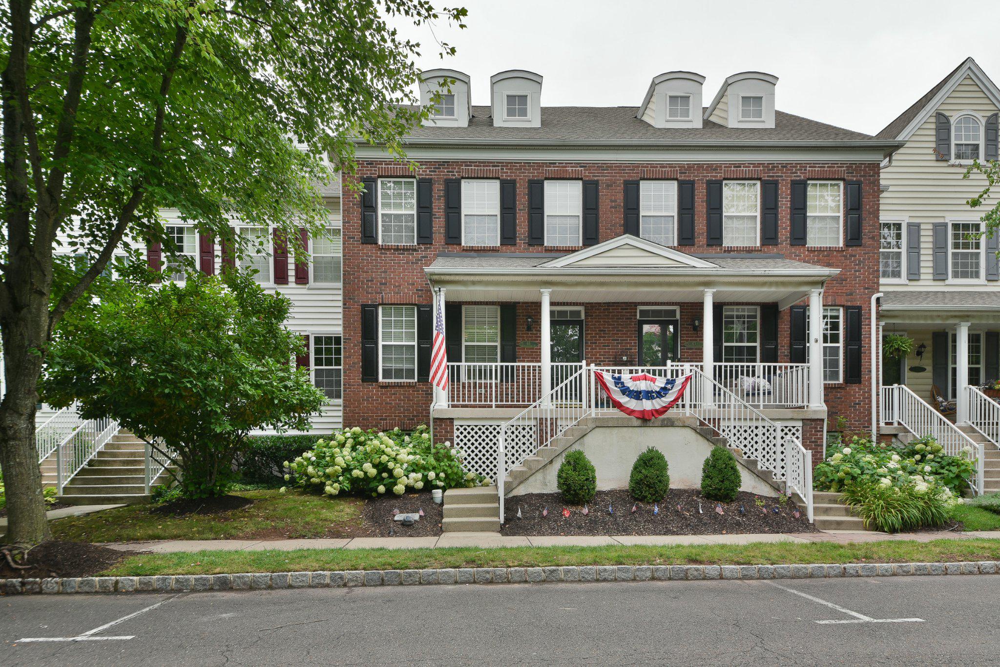 LANTERN HILL - Residential