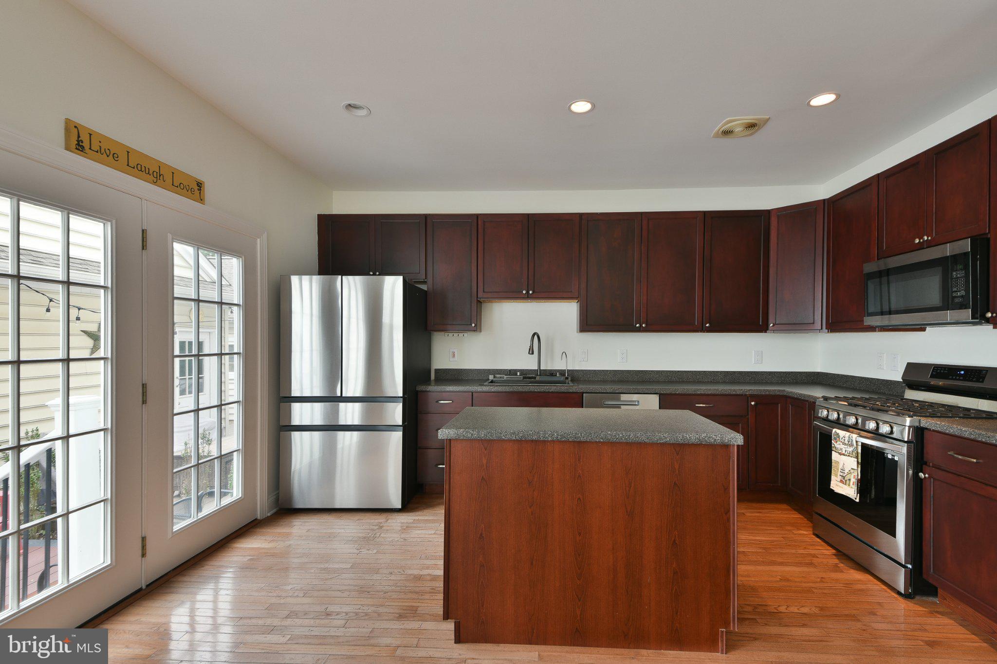 LANTERN HILL - Residential