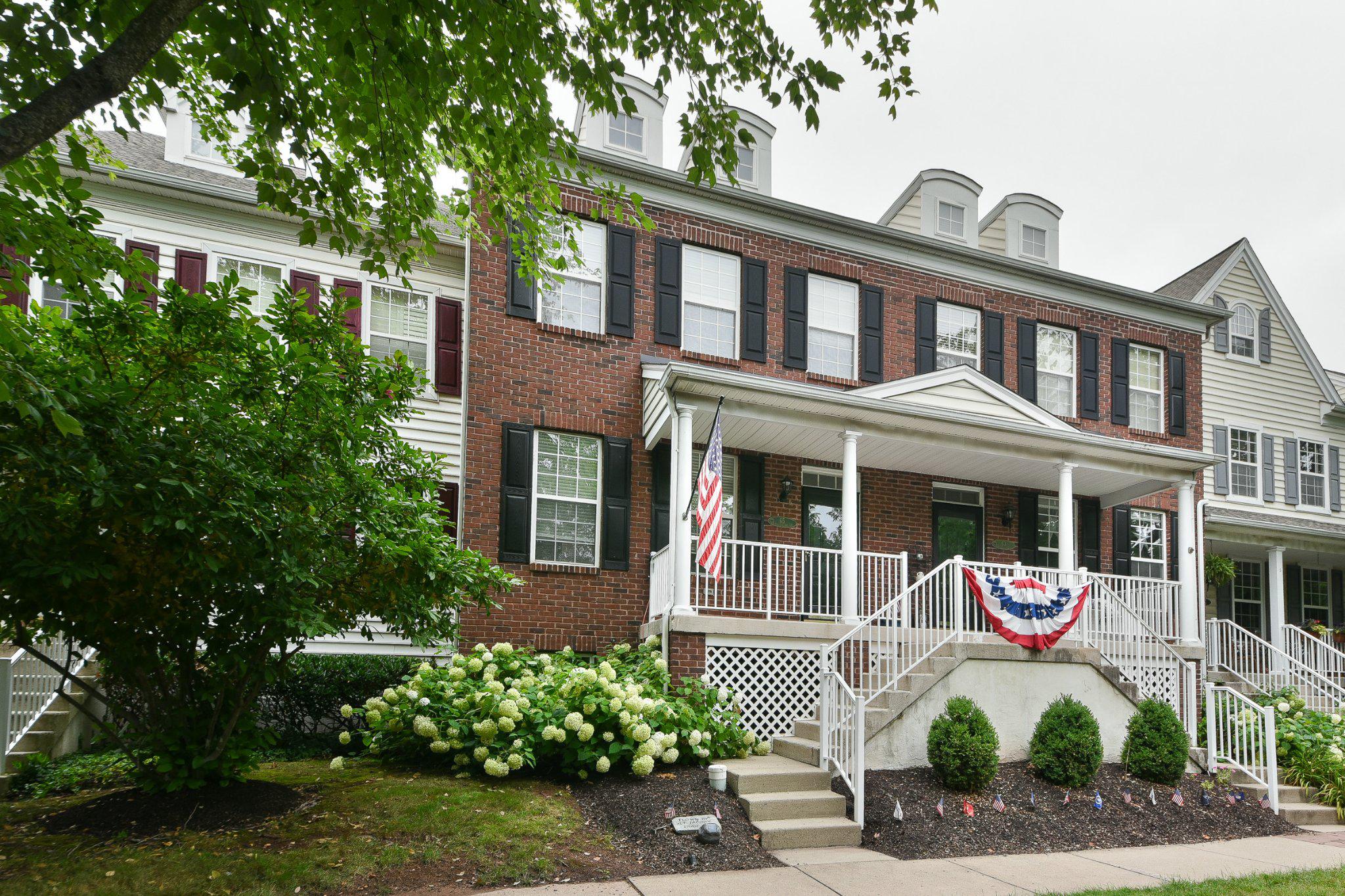 LANTERN HILL - Residential