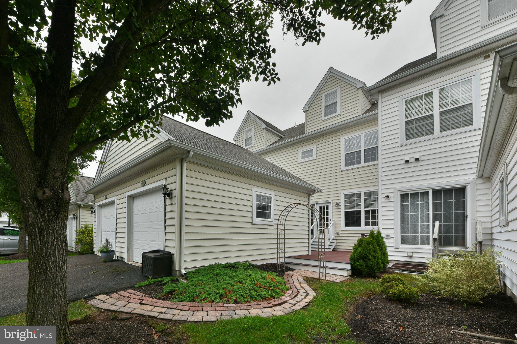 LANTERN HILL - Residential