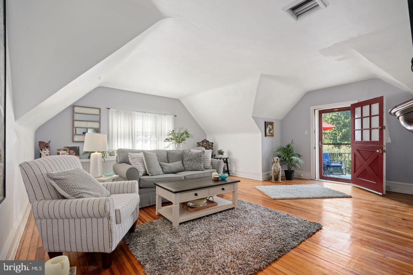 MONTROSE SQUARE - Residential
