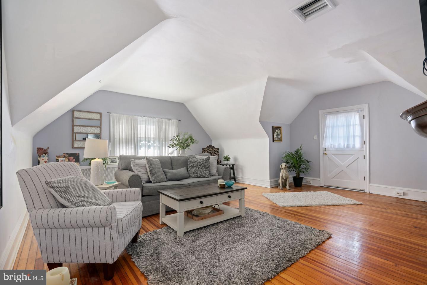 MONTROSE SQUARE - Residential