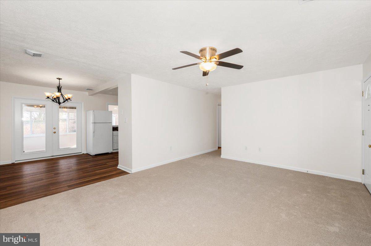 COLLEGE ESTATES - Residential