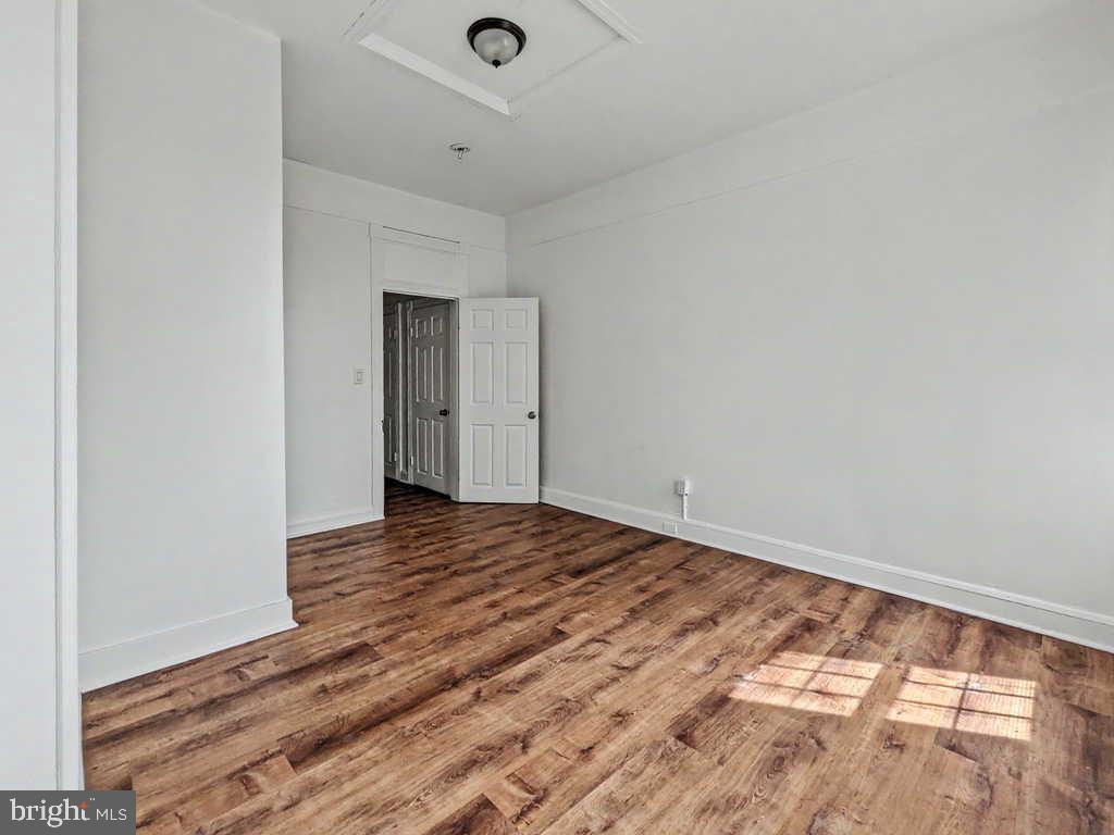 MILL HILL - Residential