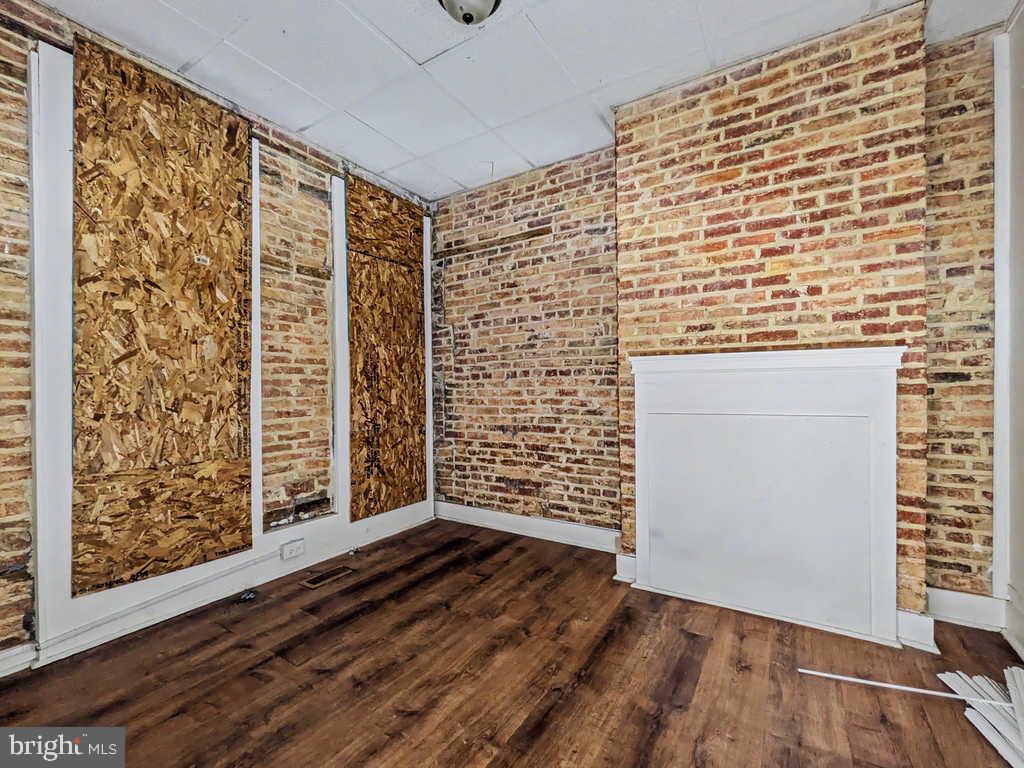 Priced to sell FAST! Spacious end-unit rowhome with exposed brick, big bedrooms, updated kitchen & baths. Fresh paint, updated electric, washer/dryer included, fenced backyard. The ultimate opportunity for smart buyers and investors alike!