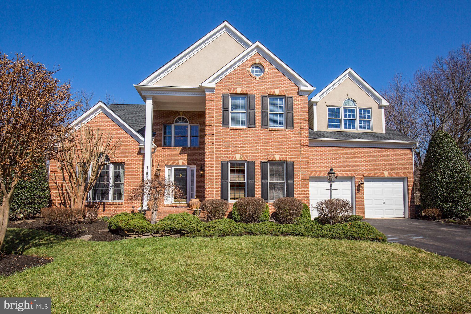 LUXURY HAS BEEN TAKEN TO A NEW LEVEL IN THE WILLOWS OF POTOMAC!  TOP OF THE LINE OPEN FLOOR CONCEPT KITCHEN & ENTERTAINMENT MAIN LEVEL + OPEN CONCEPT BASEMENT ONLY 5 YEARS YOUNG!  KITCHEN FEATURES CUSTOM CABINETS, LARGE CENTER ISLAND, JENN-AIR COMMERCIAL APPLIANCES, LARGE DECK & PATIO BACKS TO WOODED CONSERVATION AREA!  NO STONE WAS LEFT UNTURNED WITH THIS RENOVATION!