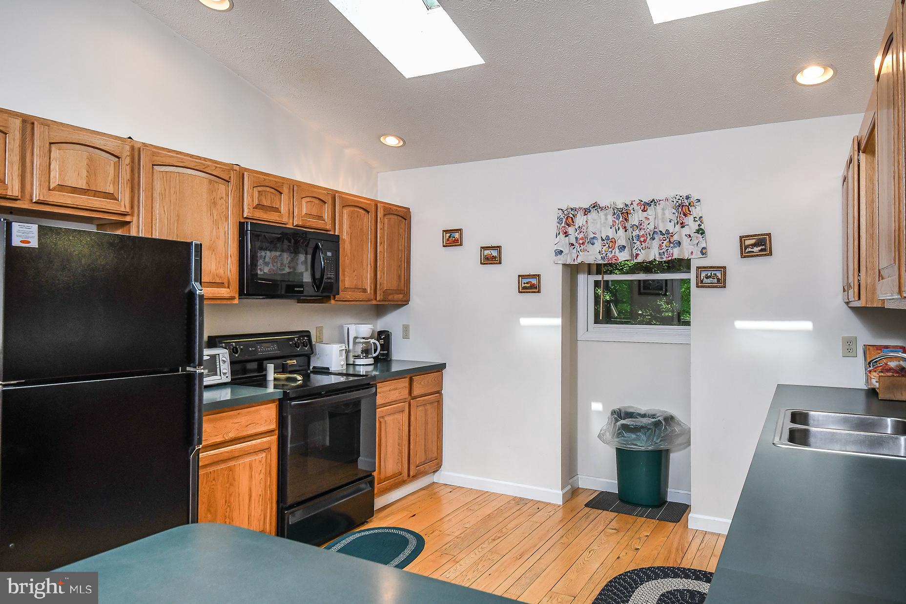 LAKE FOREST ESTATES - Residential