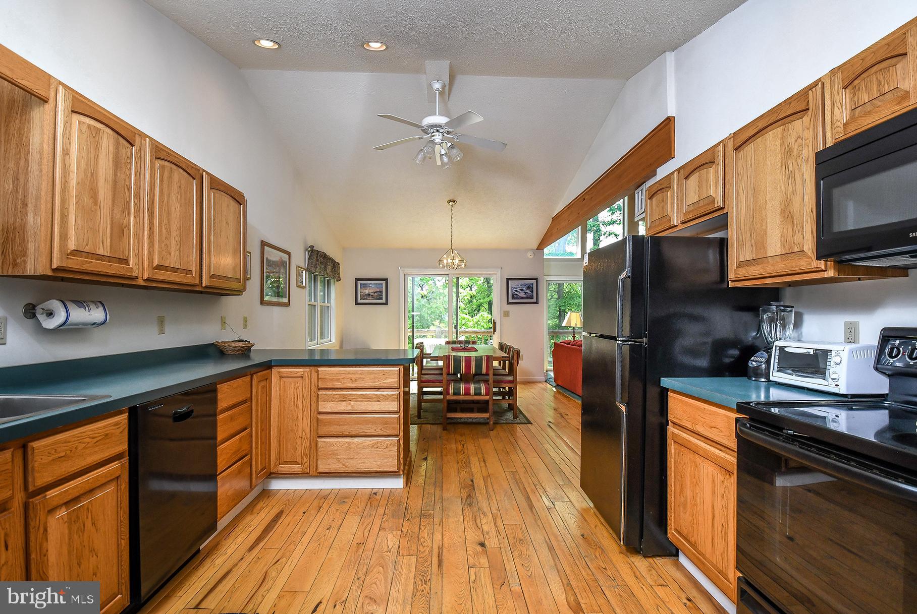 LAKE FOREST ESTATES - Residential