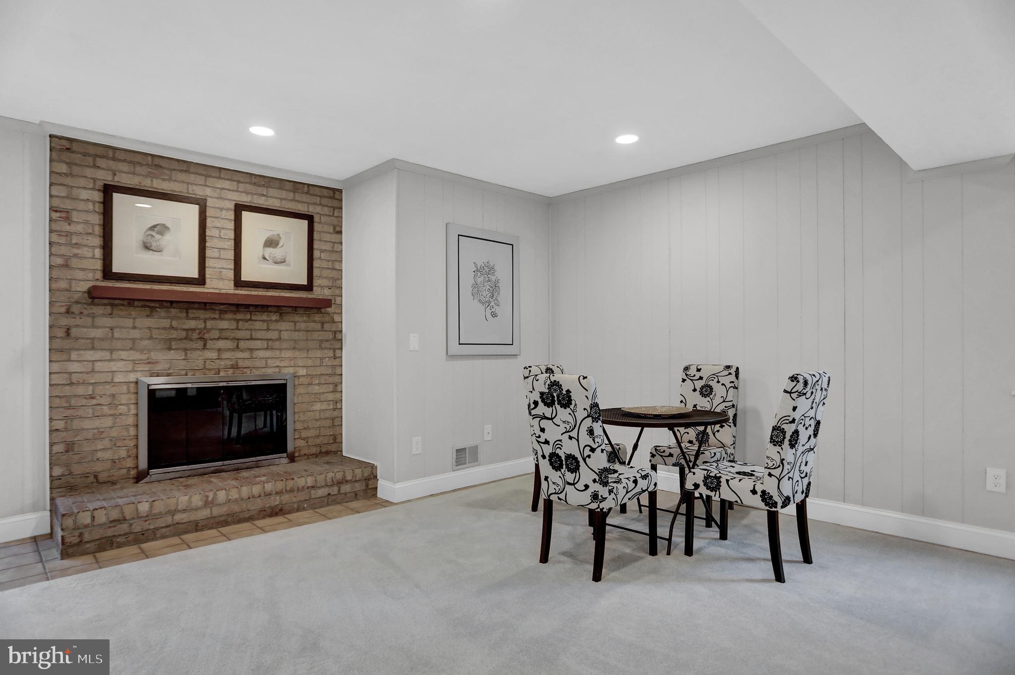 VALLEYWOOD AT FIVE FARMS - Residential Lease