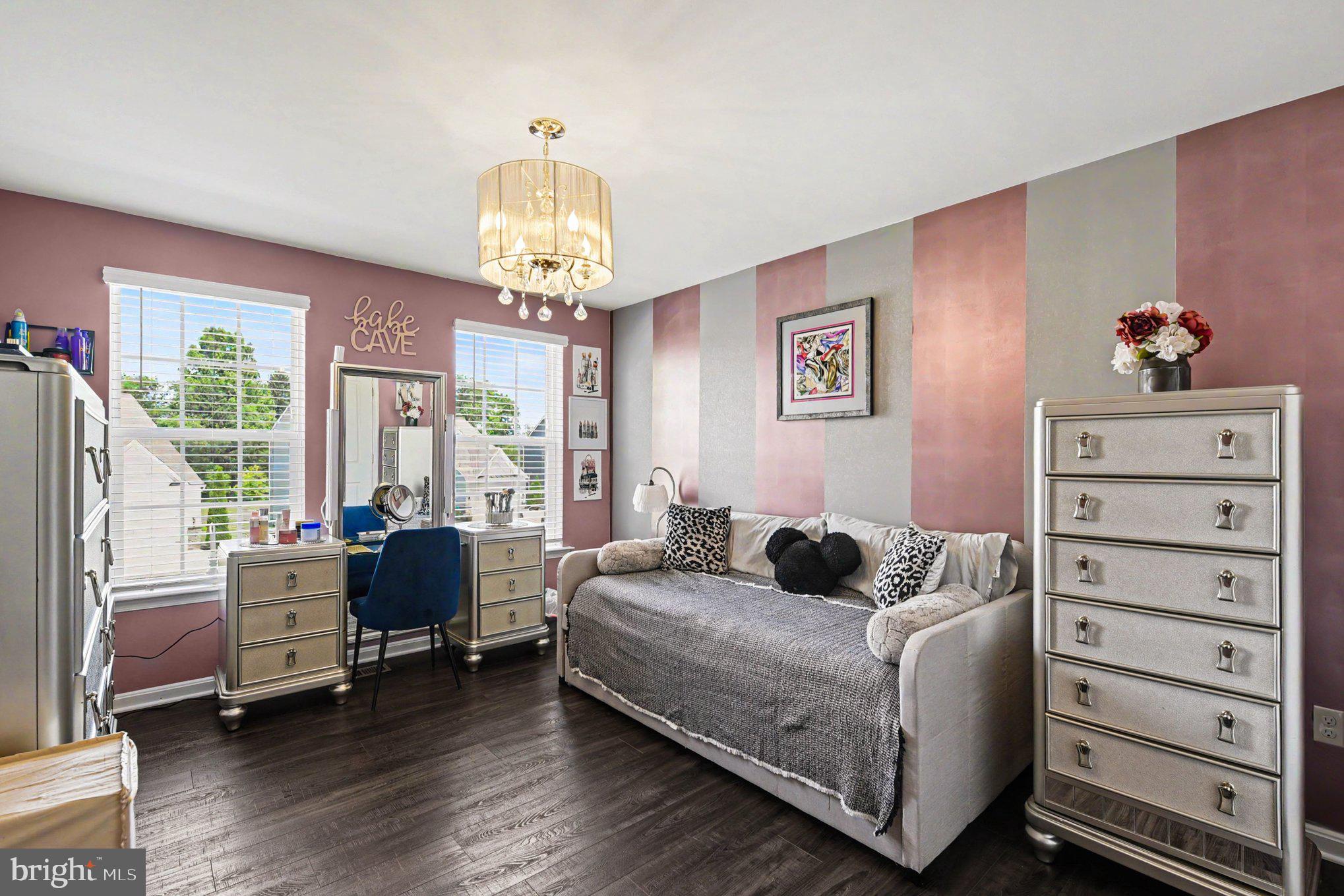 SOMERSET HILL - Residential