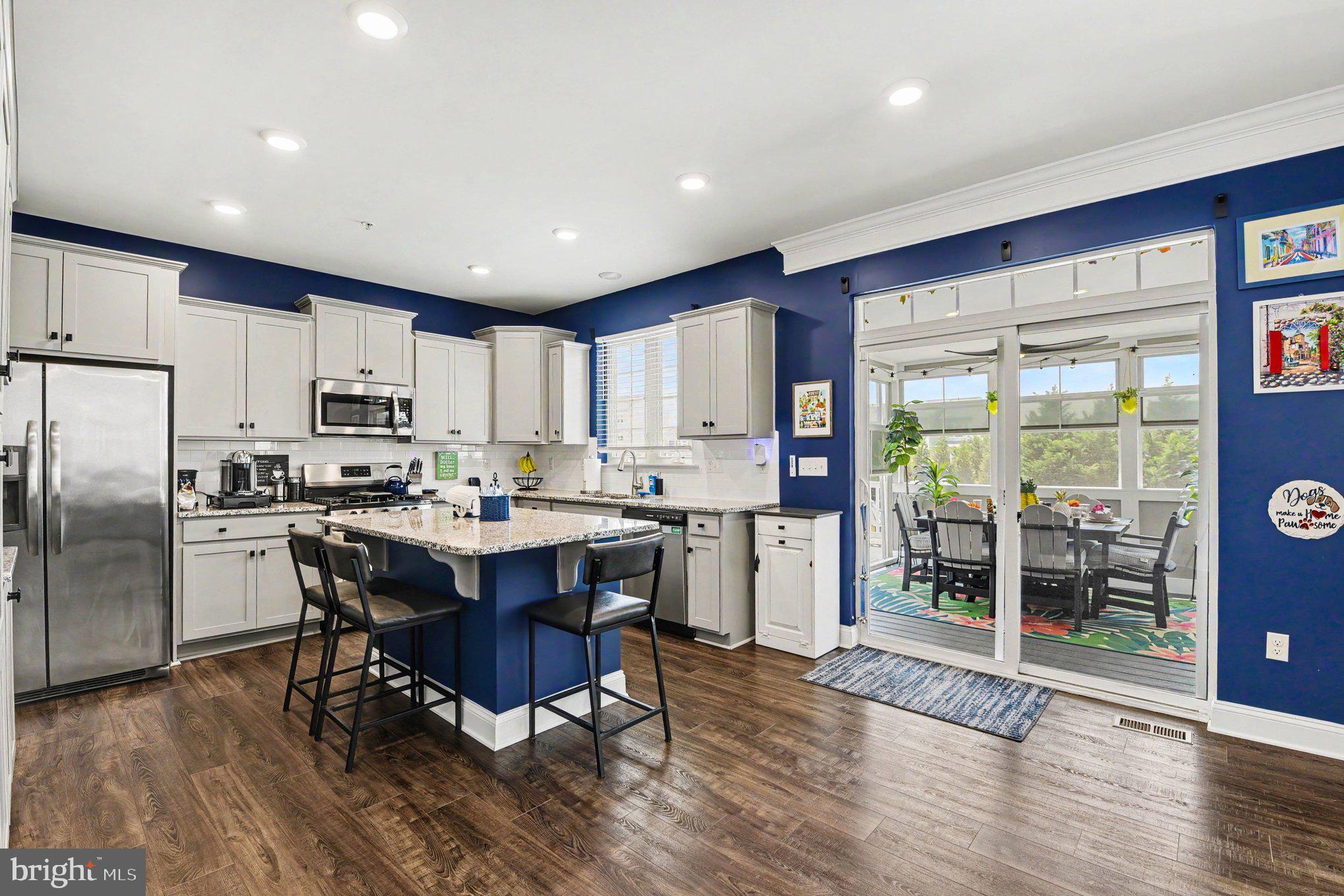 SOMERSET HILL - Residential