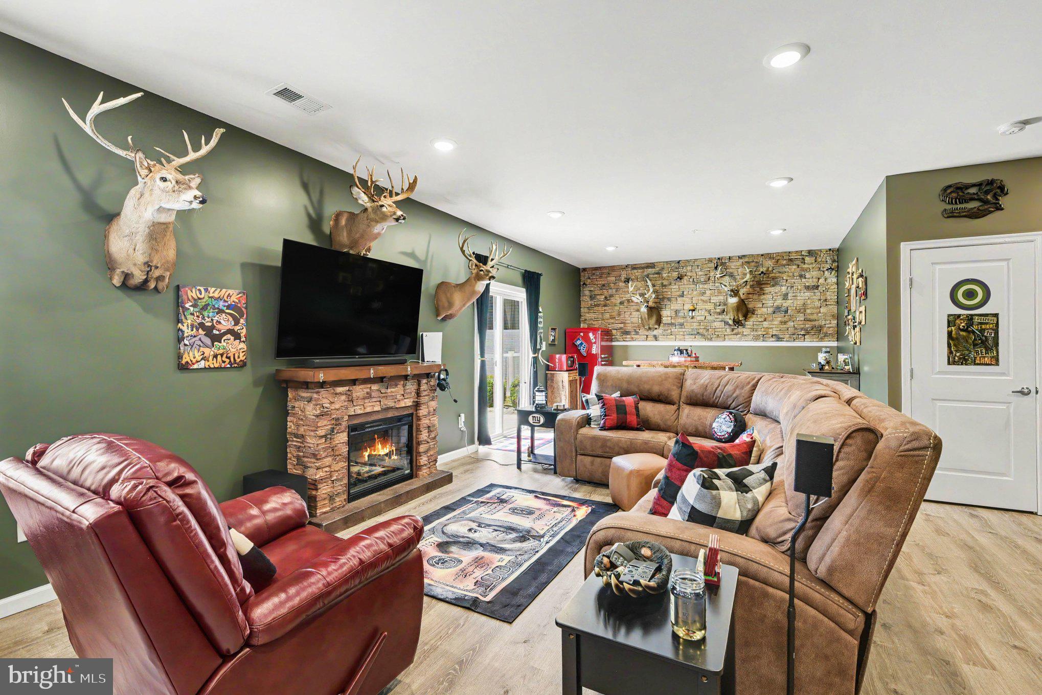 SOMERSET HILL - Residential