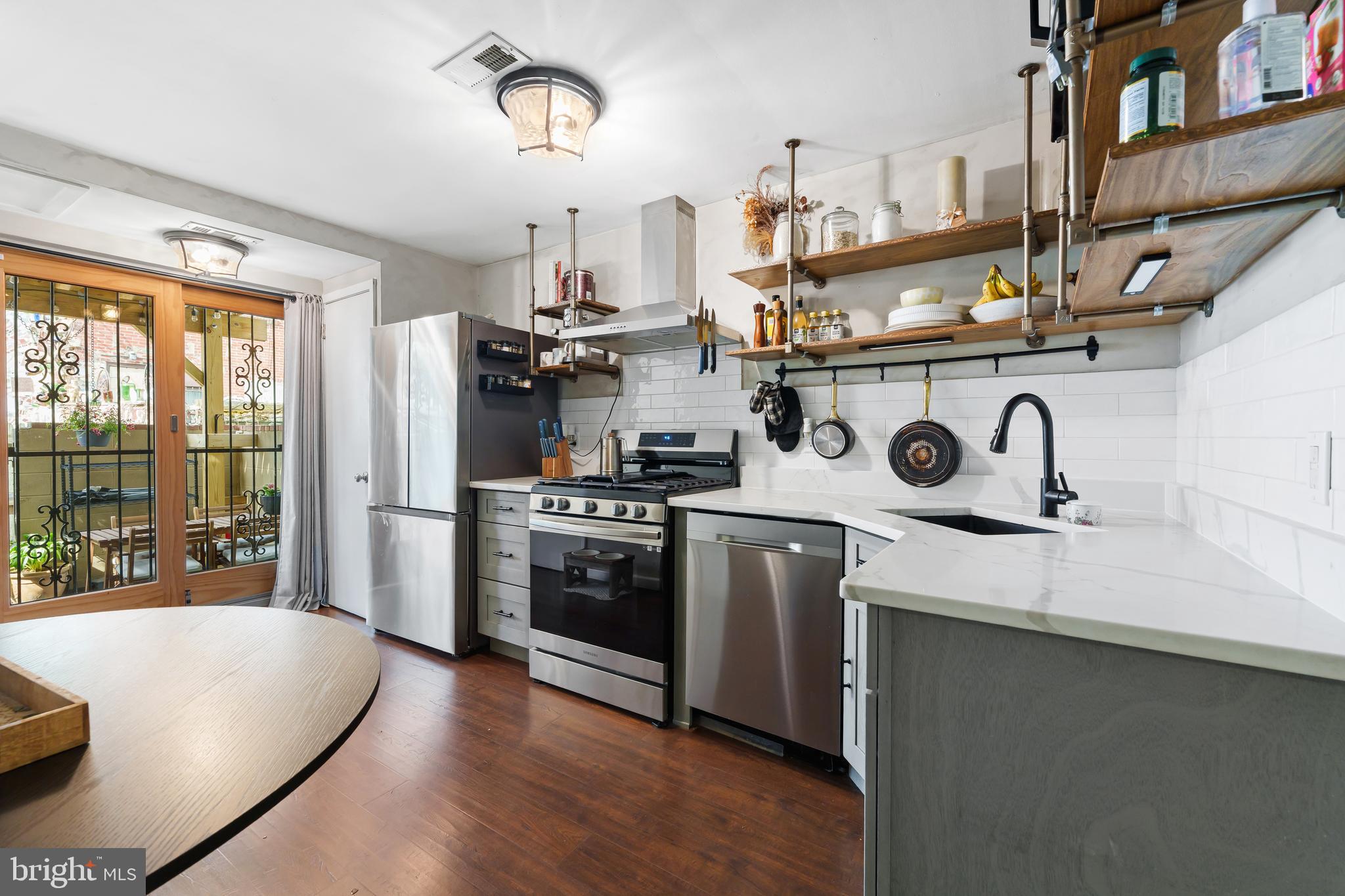 BELLA VISTA - Residential