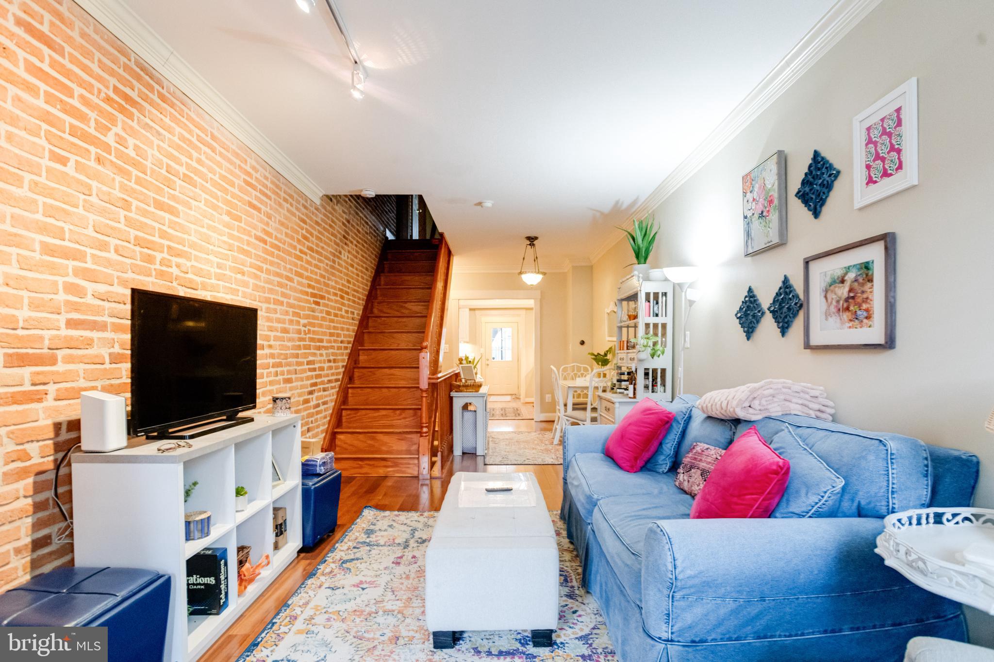 LOCUST POINT - Residential