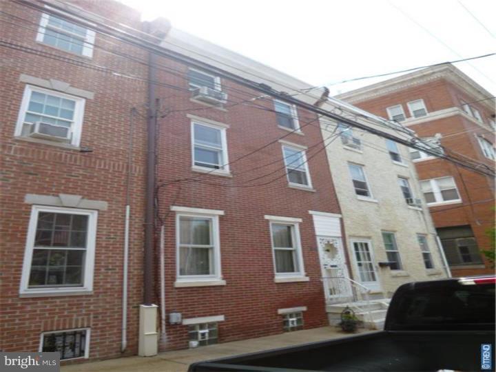 Fishtown 4 Bedroom and 1 Bath that has Big  rooms and a very large bathroom. Large Living Room and eat in kitchen with MUD room and large yard. Very nice Street and Location. Property is in the heart of the Frankford Corridor and offers good value. Property is an estate property and is sold in AS IS condition. All offers will be presented and EZ to Show