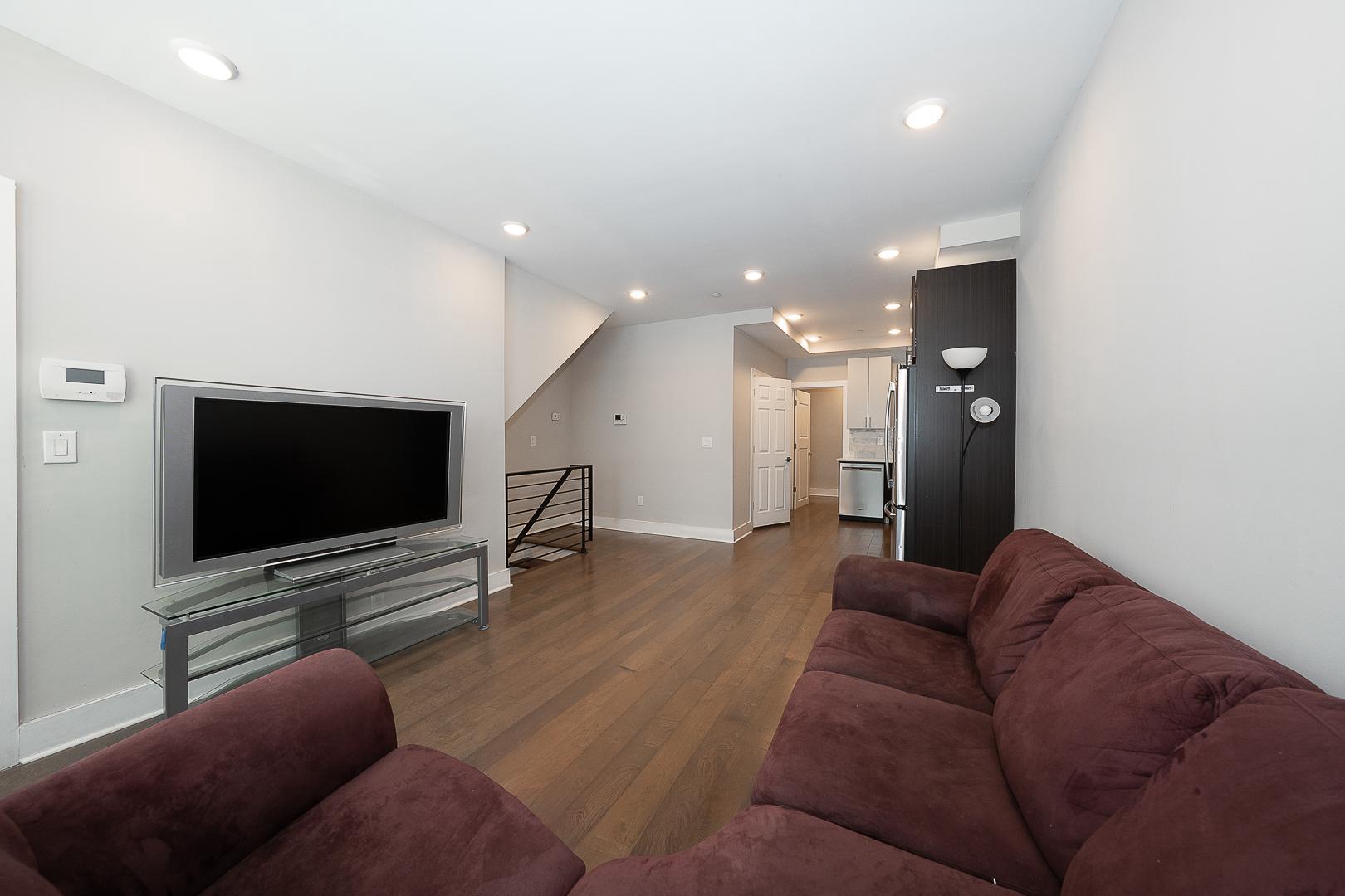 EAST KENSINGTON - Residential