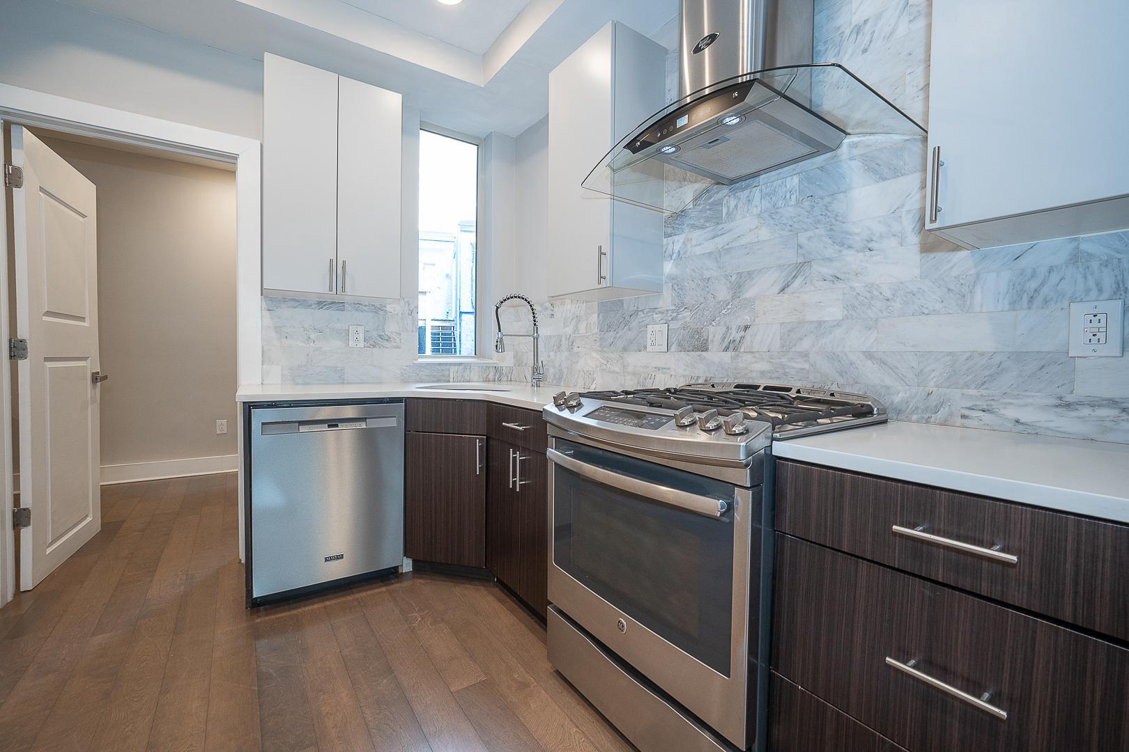 EAST KENSINGTON - Residential