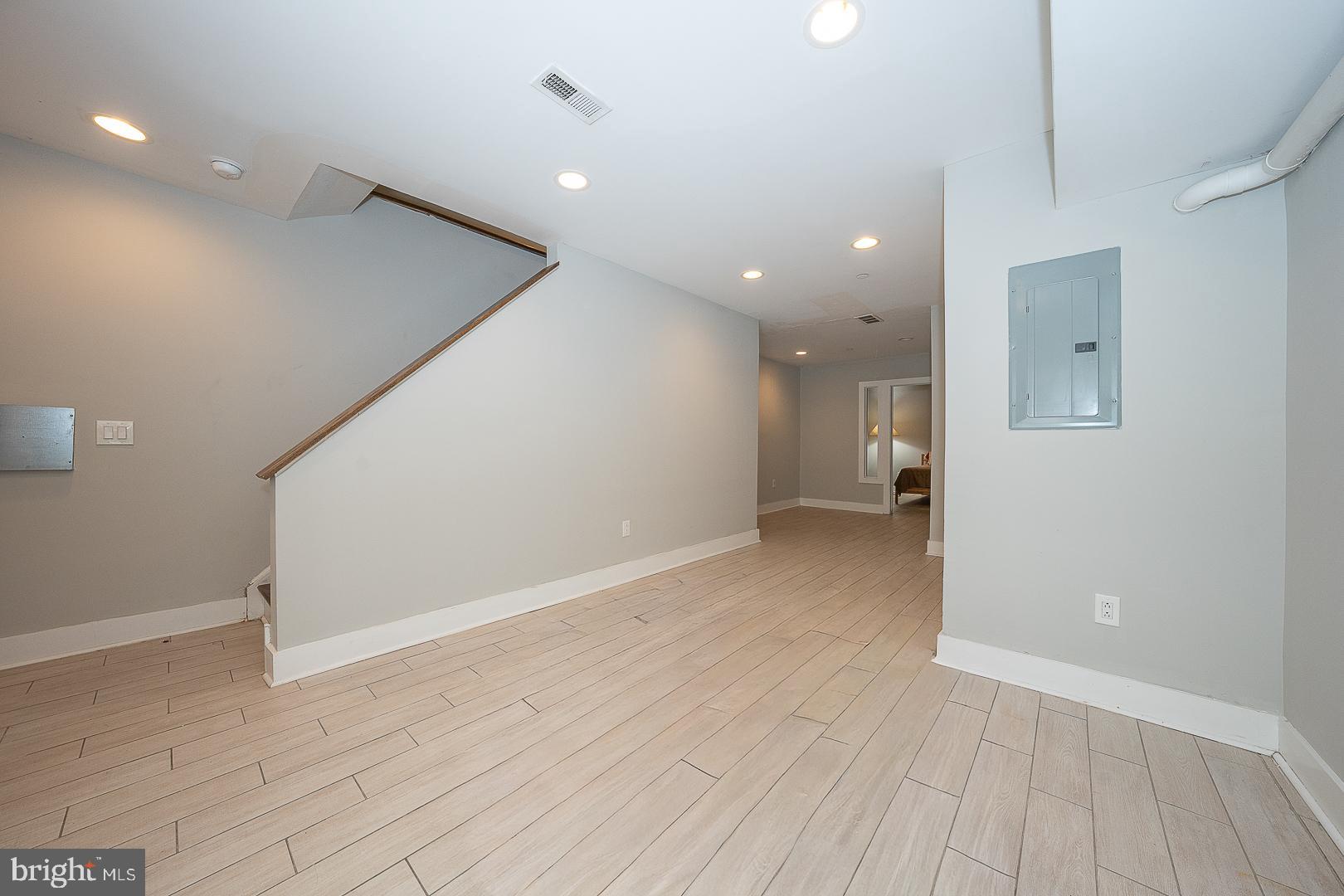 EAST KENSINGTON - Residential