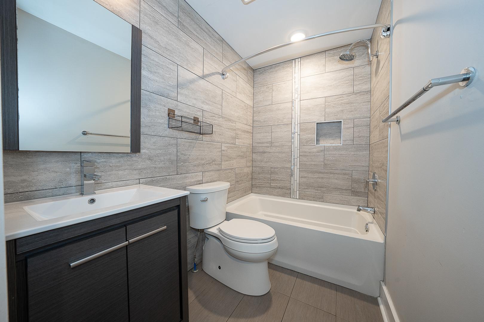 EAST KENSINGTON - Residential
