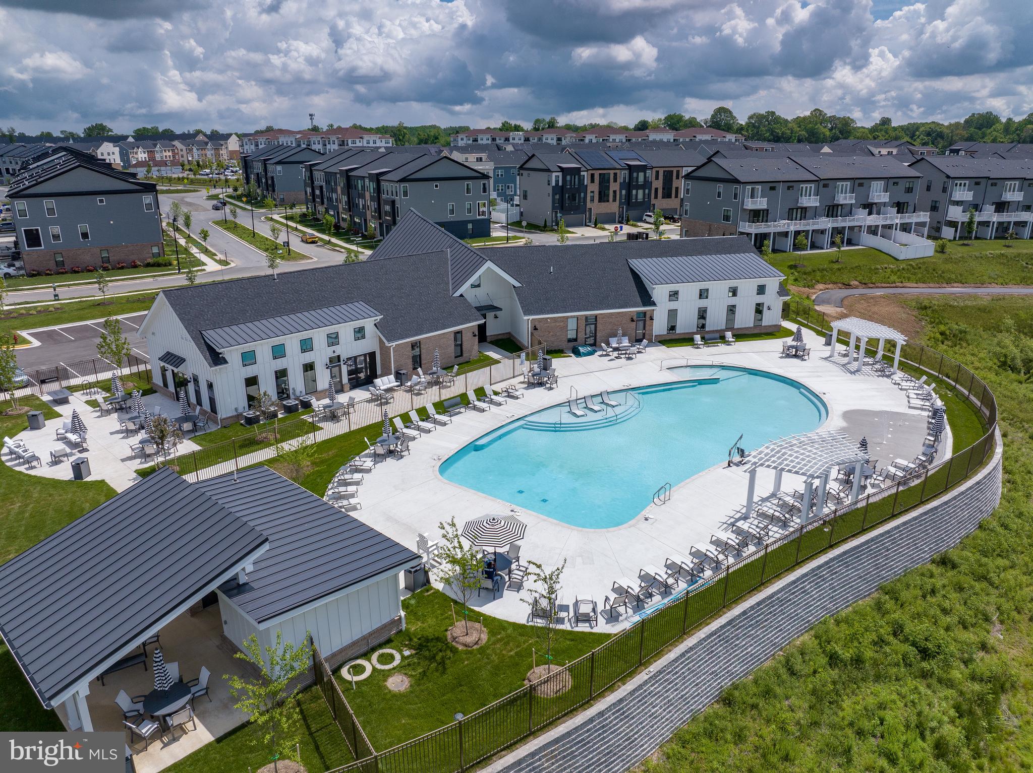 SOUTH LAKE - Residential