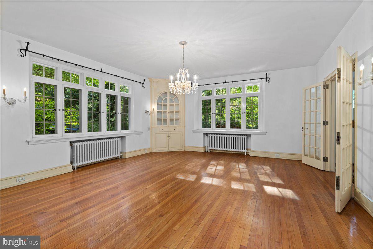 CHESTNUT HILL - Residential