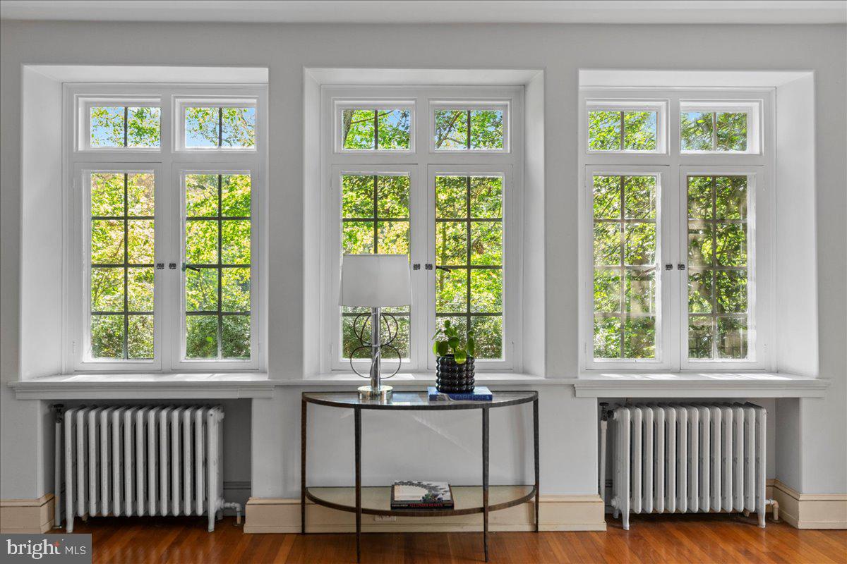 CHESTNUT HILL - Residential