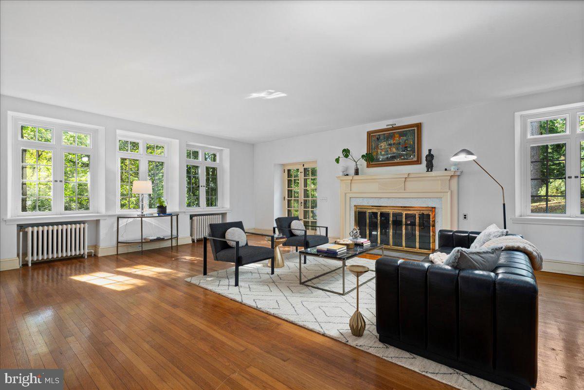 CHESTNUT HILL - Residential