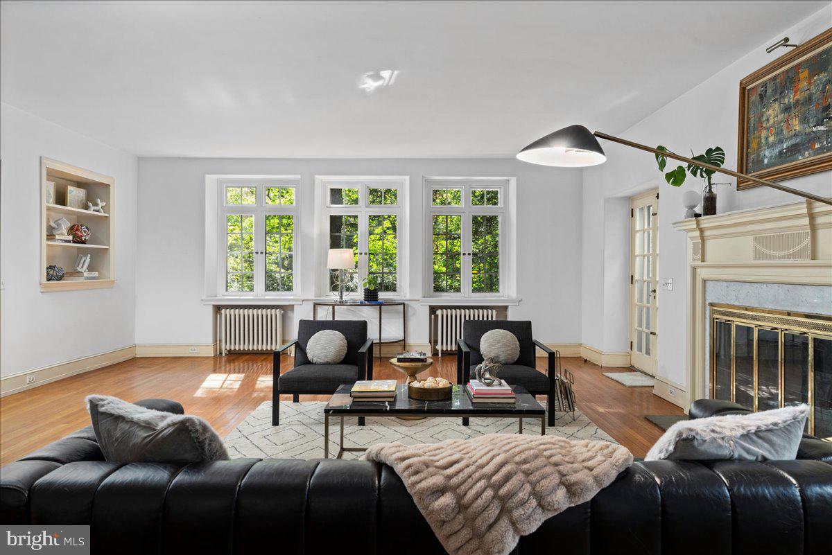 CHESTNUT HILL - Residential