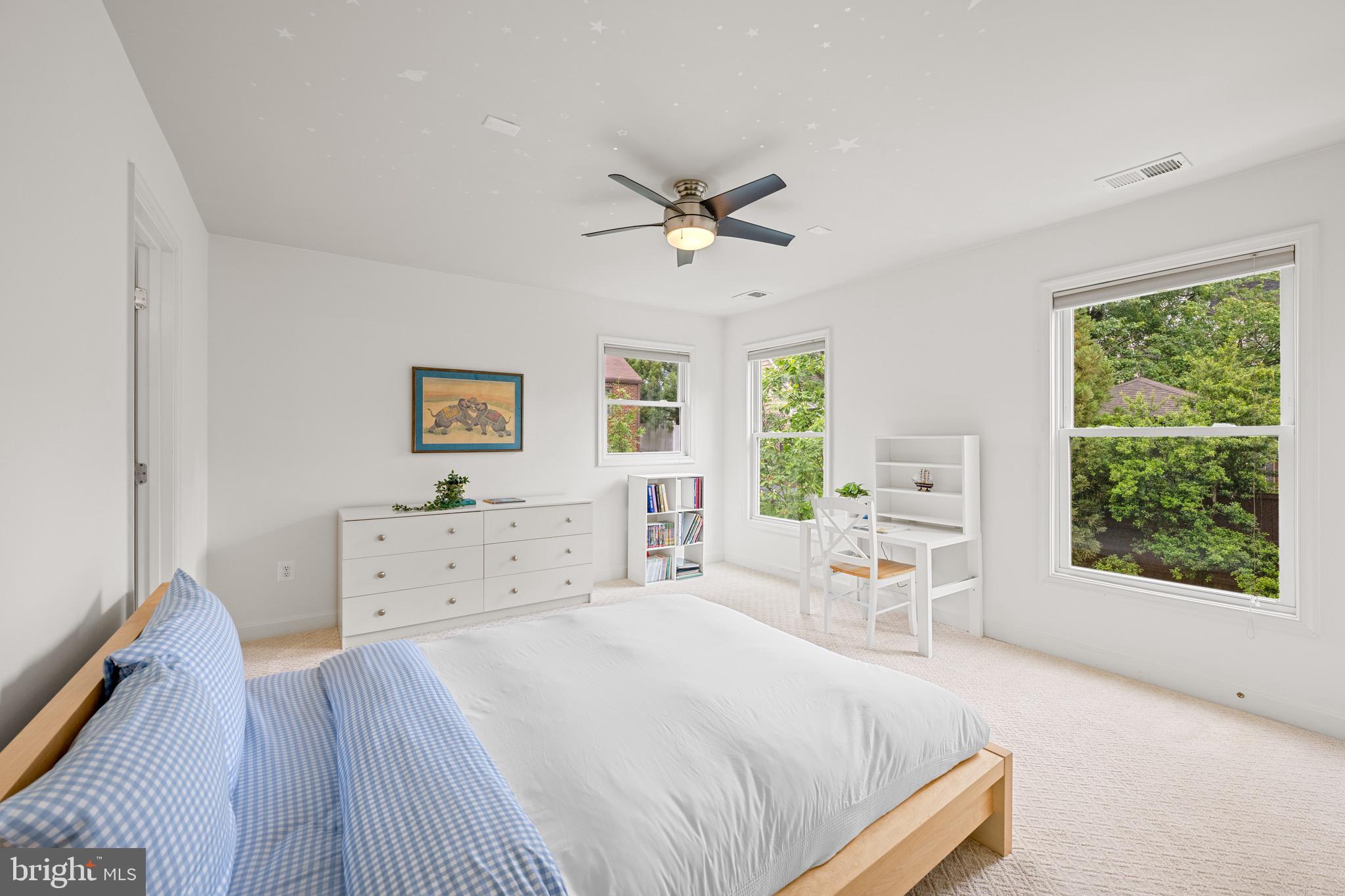 COUNTRY CLUB - Residential