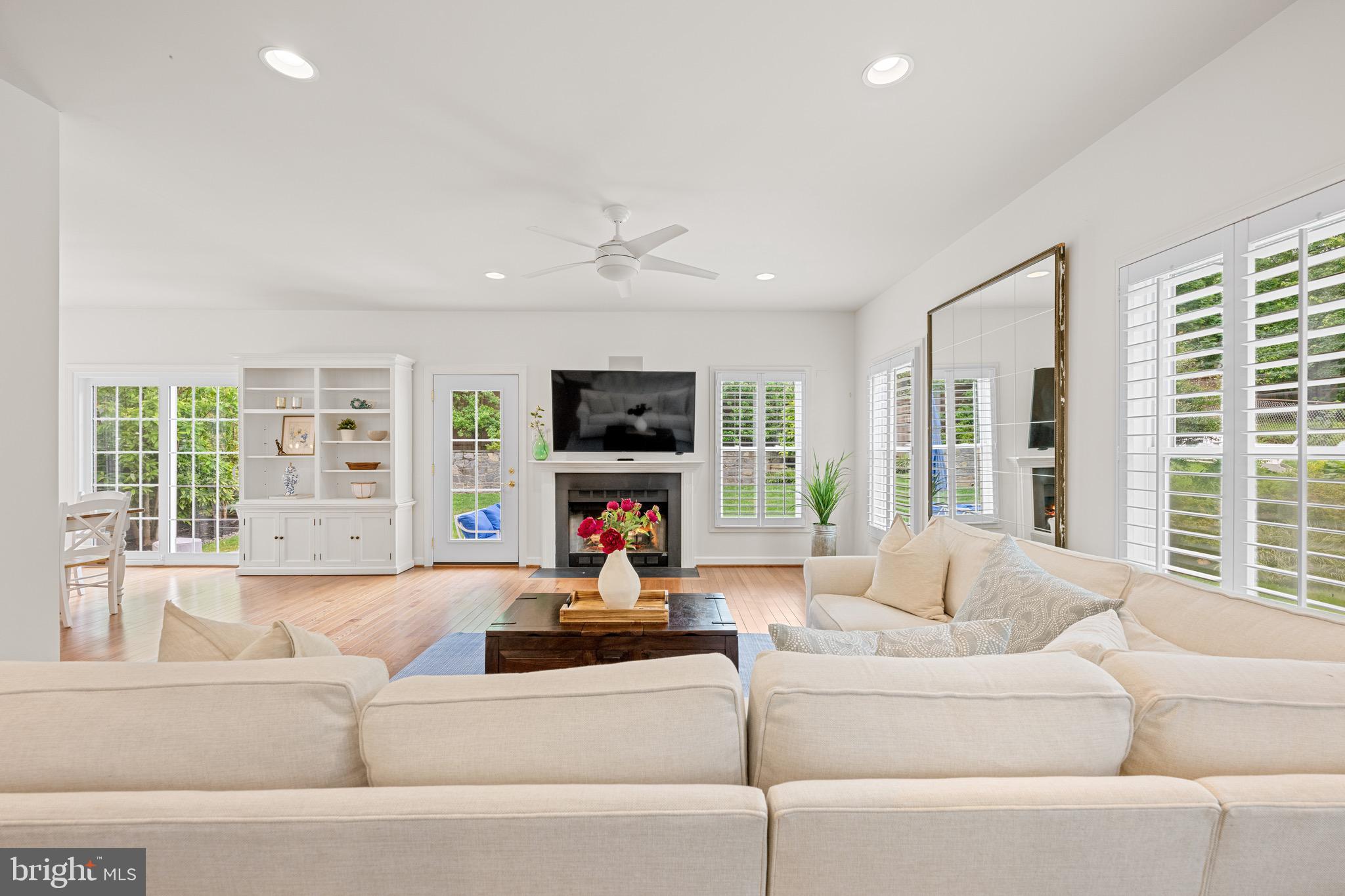 COUNTRY CLUB - Residential