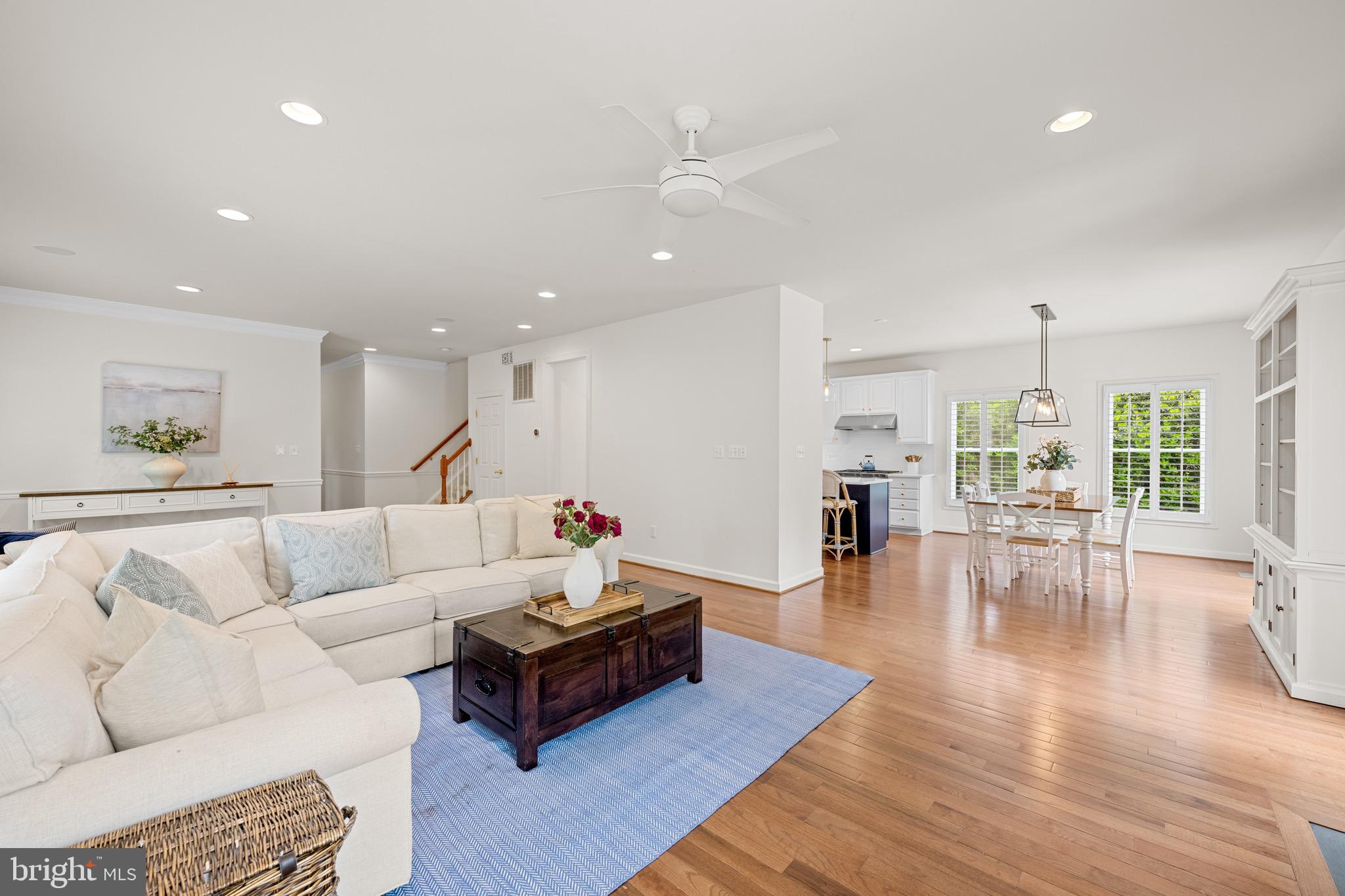 COUNTRY CLUB - Residential