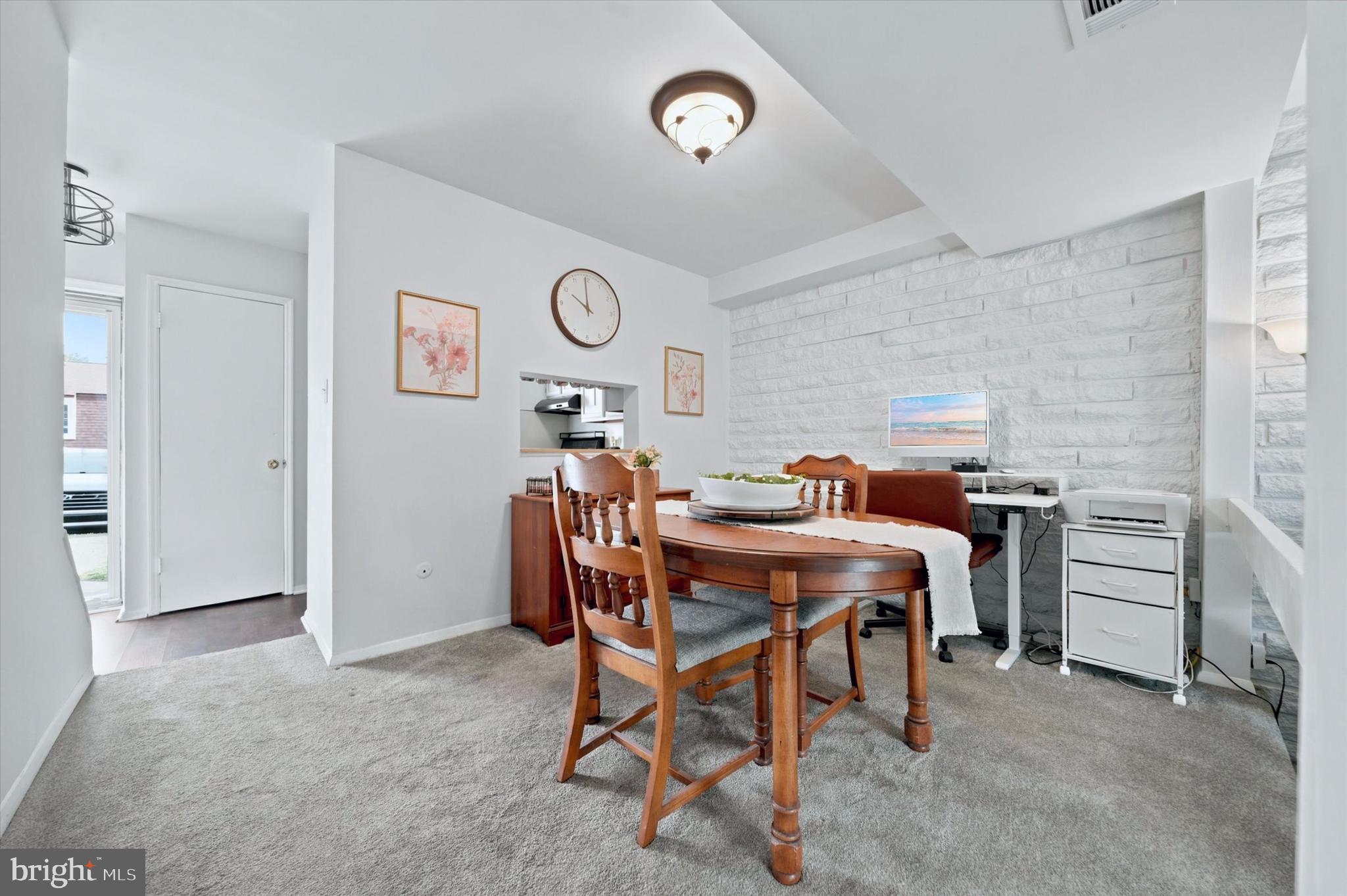 WILLIAMSBURG VIL - Residential