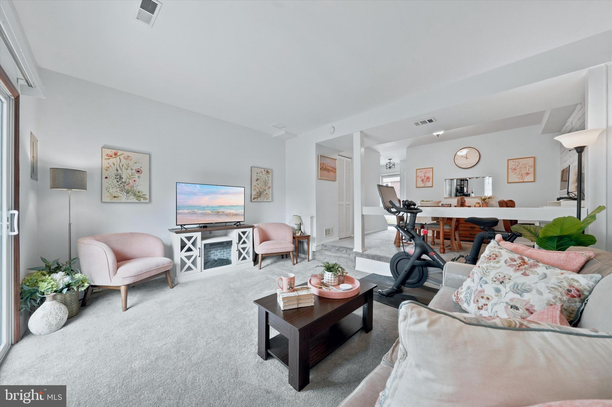 WILLIAMSBURG VIL - Residential
