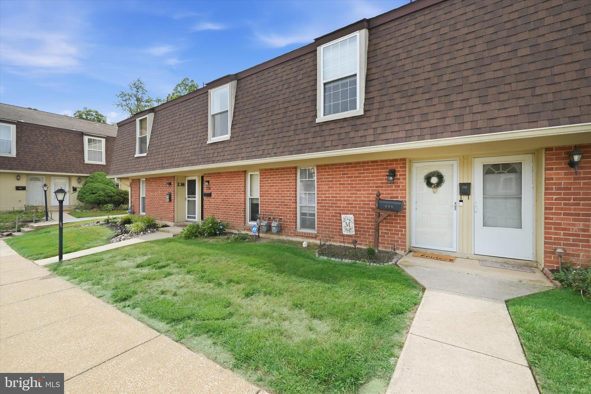 WILLIAMSBURG VIL - Residential