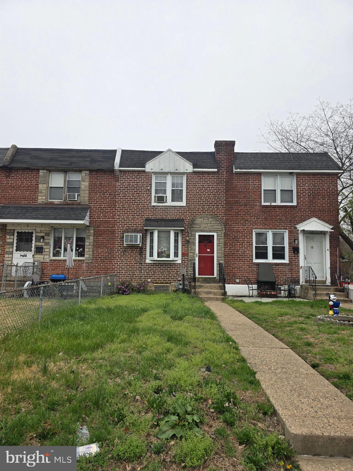 Why rent when you can own this well maintained home instead.
Located near Folcroft Park 936 Taylor Drive is a perfect starter home.
Come take a look before someone else grabs it at this price point.
The rear deck will be great on those summer nights and entertaining.