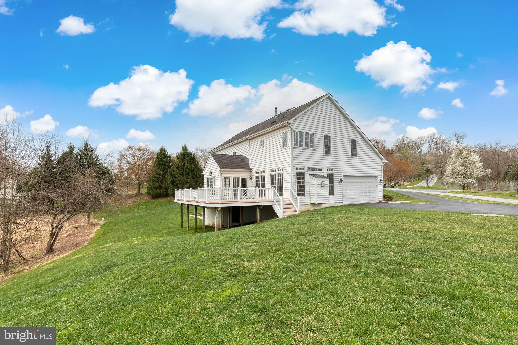 HAYFIELDS MANOR - Residential