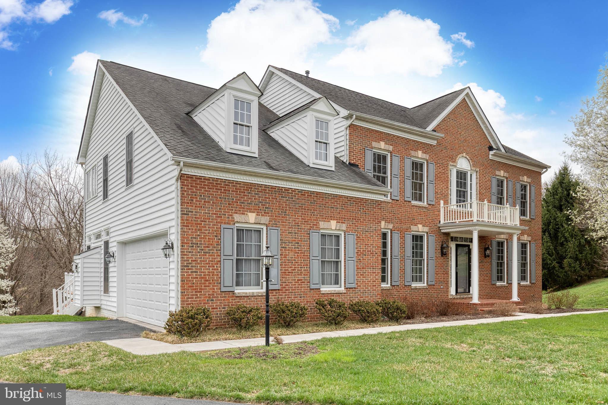 HAYFIELDS MANOR - Residential