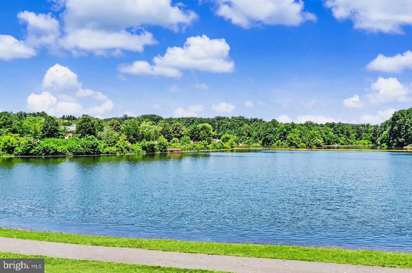 WATERS EDGE AT NORTH LAKE - Residential