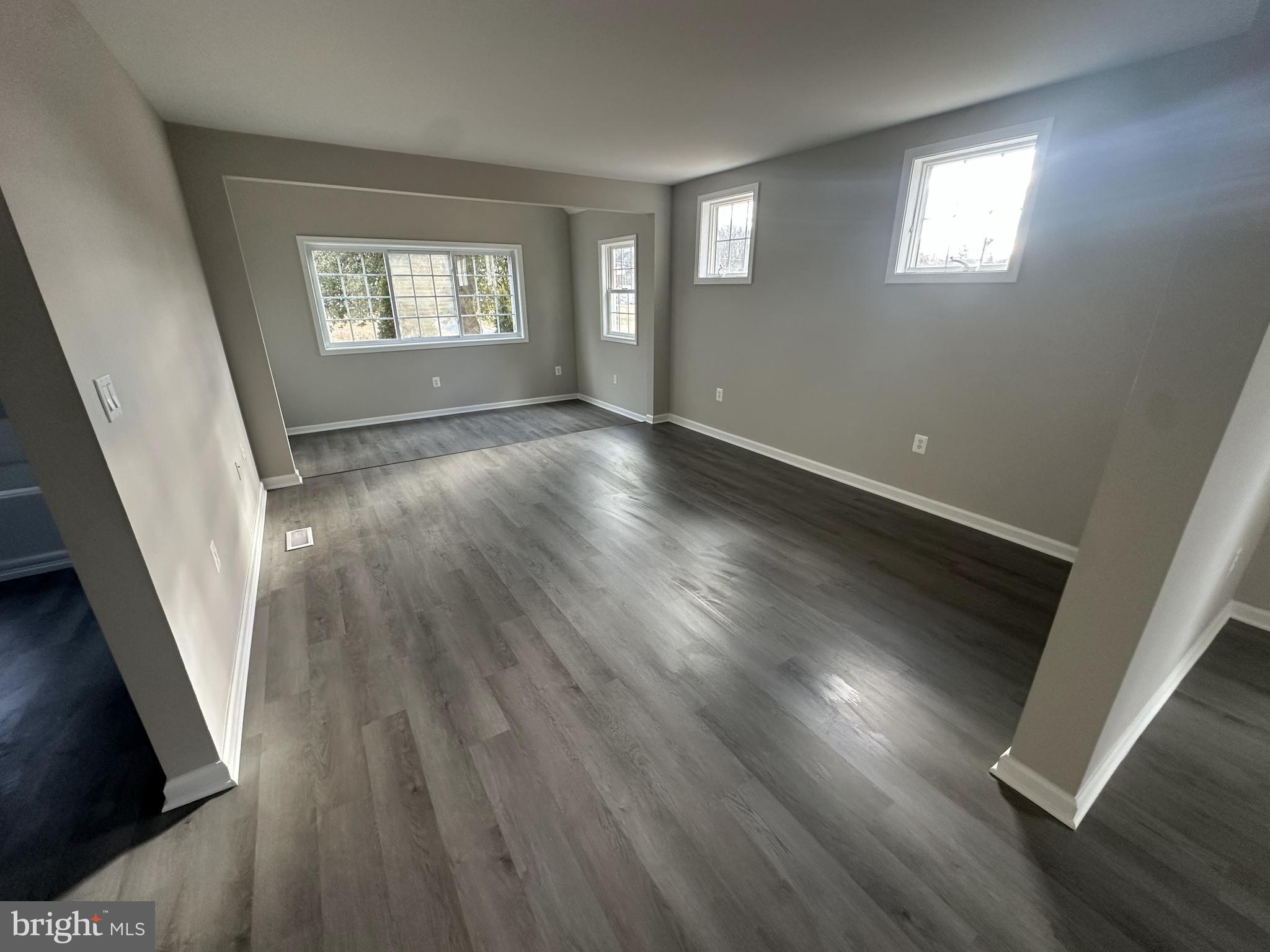 MIDDLE RIVER - Residential