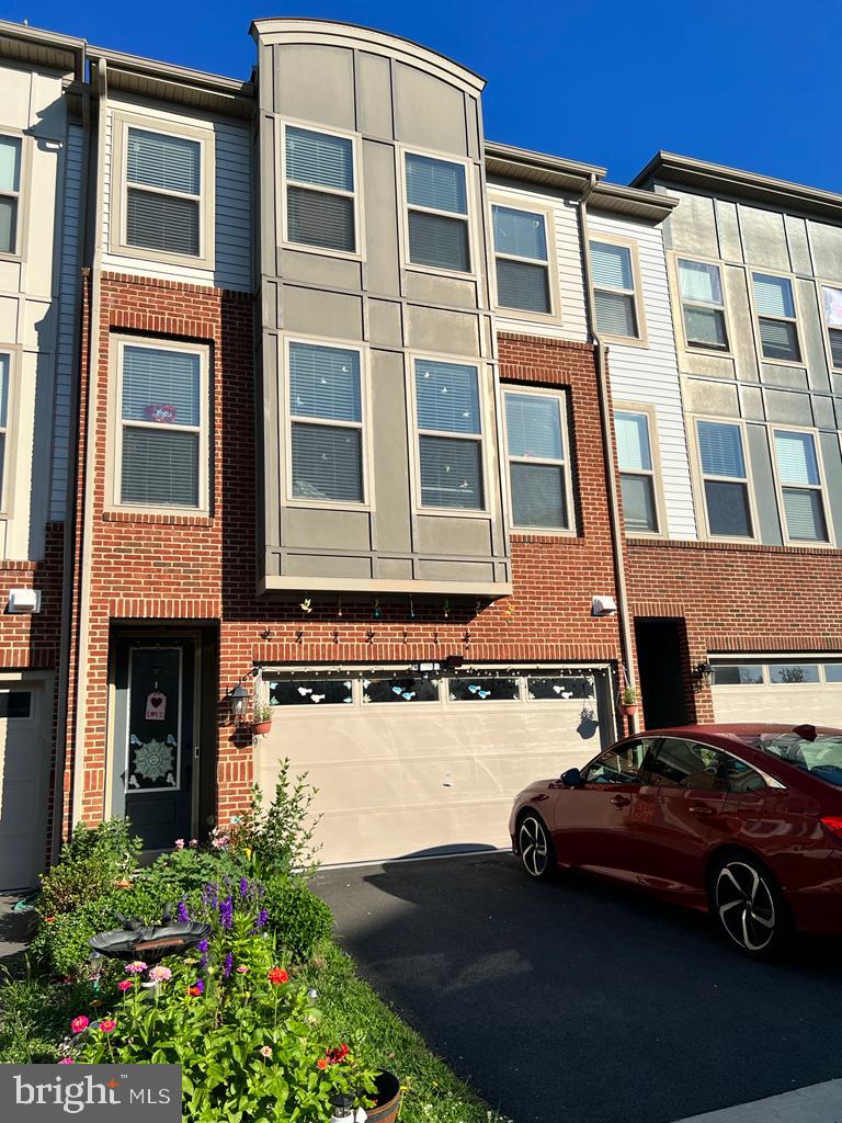 GORGEOUS 3BR 3.5 BA TH IN STONE RIDGE, FAIRLY NEW HOME , GOURMET KITCHEN W/ HW FLOORS, 42 INCH CABINETS, GRANITE COUNTERS, SS APPLIANCES, GAS COOKTOP W/ EXHAUST, LOTS OF LIVING SPACE ON MAIN LEVEL, HUGE DECK,SPACIOUS BEDROOMS, FULL BATH ON LOWER LEVEL, CLOSE TO SHOPPING, RESTAURANTS, MAJOR ROADS (RT 50, RT 28, 267, GUM SPRING RD), DULLES AIRPORT, MUCH MORE TO SEE GO NOW!!  LOOKING FOR GOOD CREDIT SCORES