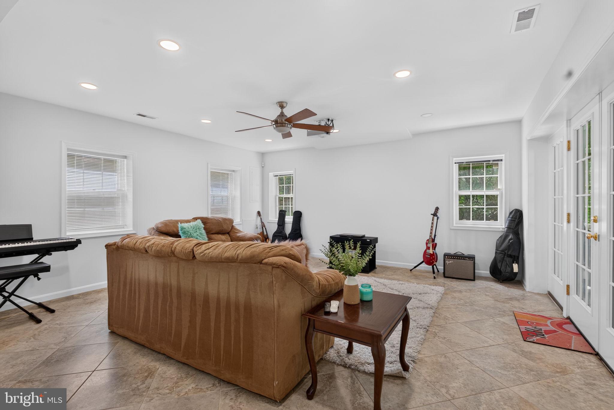 KENTLANDS - Residential