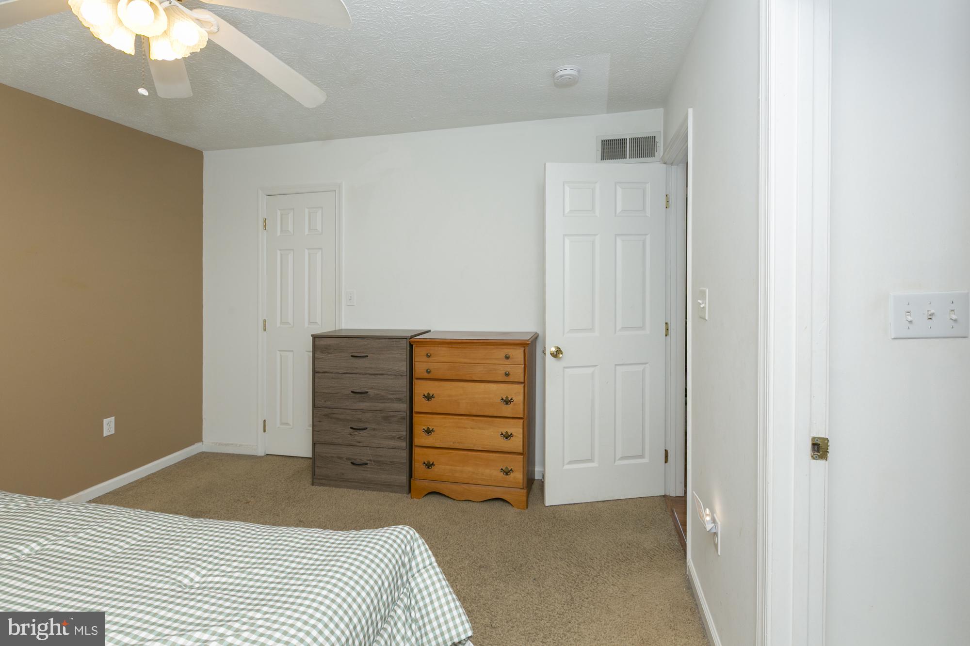 RIDGEFIELD - Residential