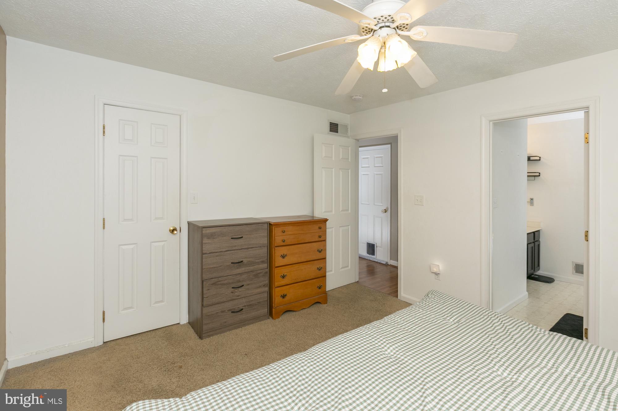 RIDGEFIELD - Residential