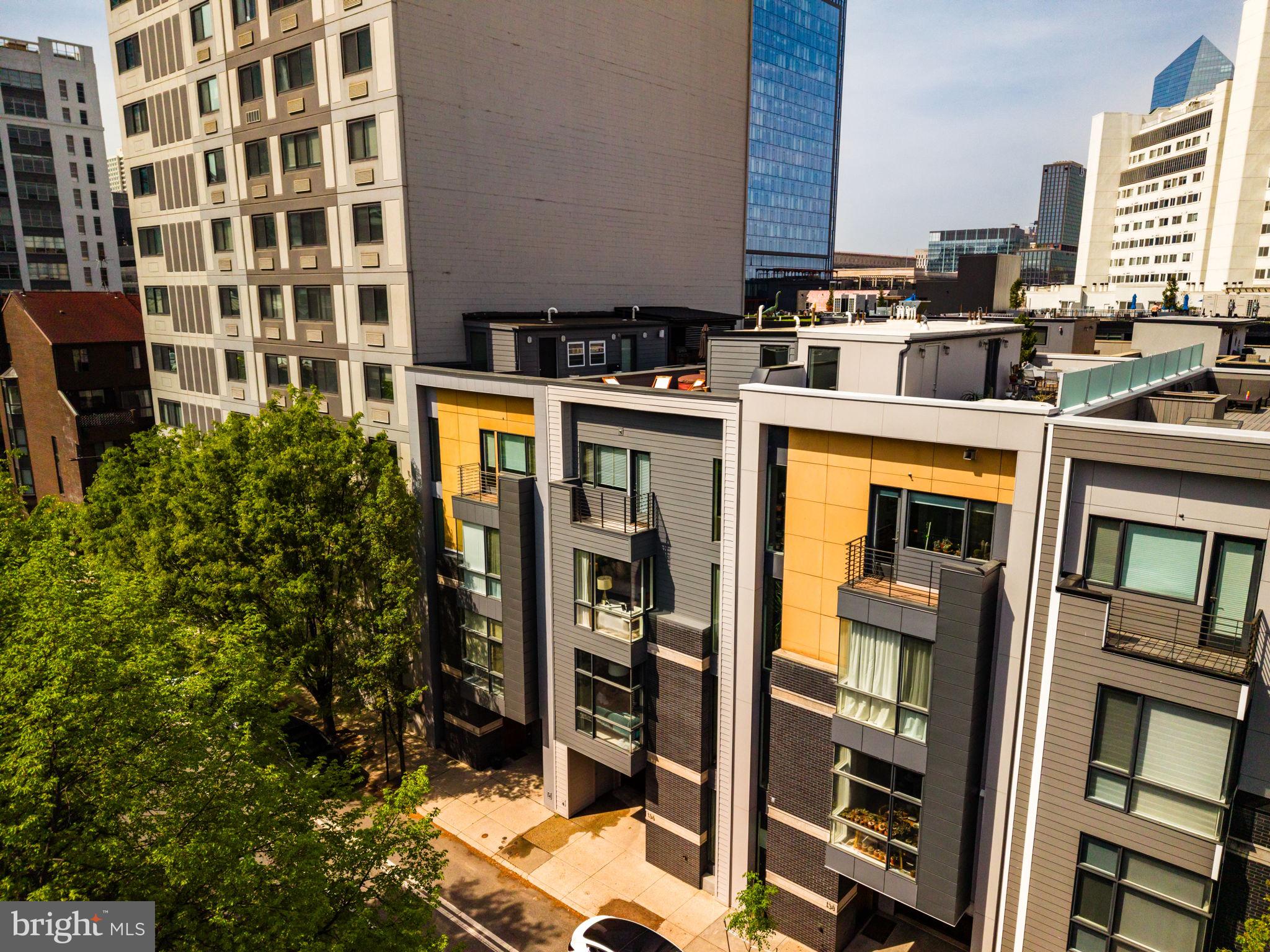 LOGAN SQUARE - Residential