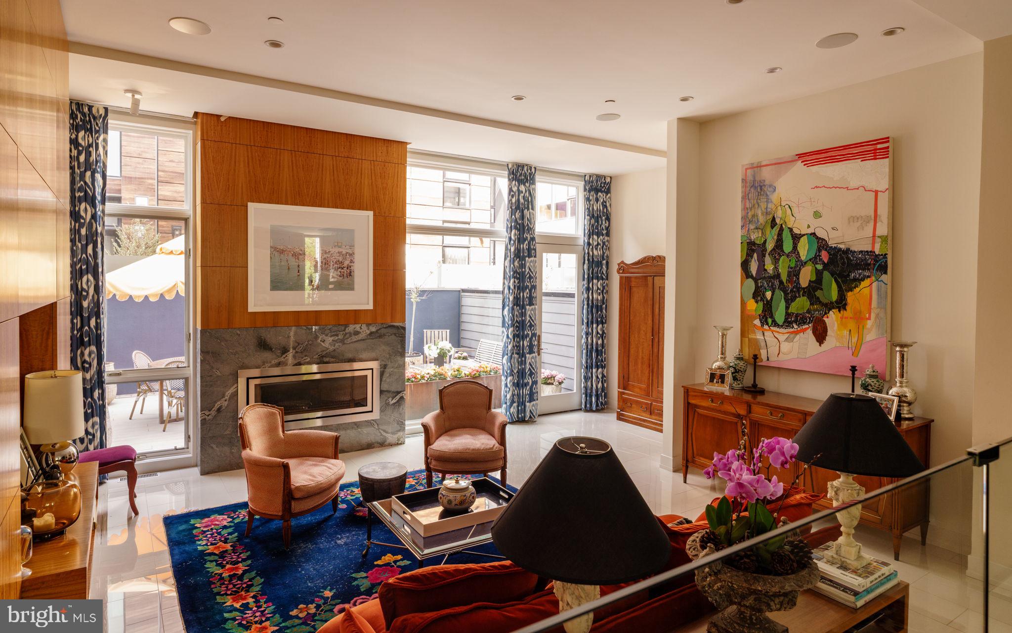 LOGAN SQUARE - Residential