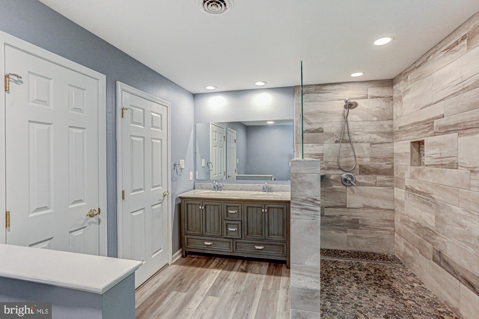 STONEGATE - Residential