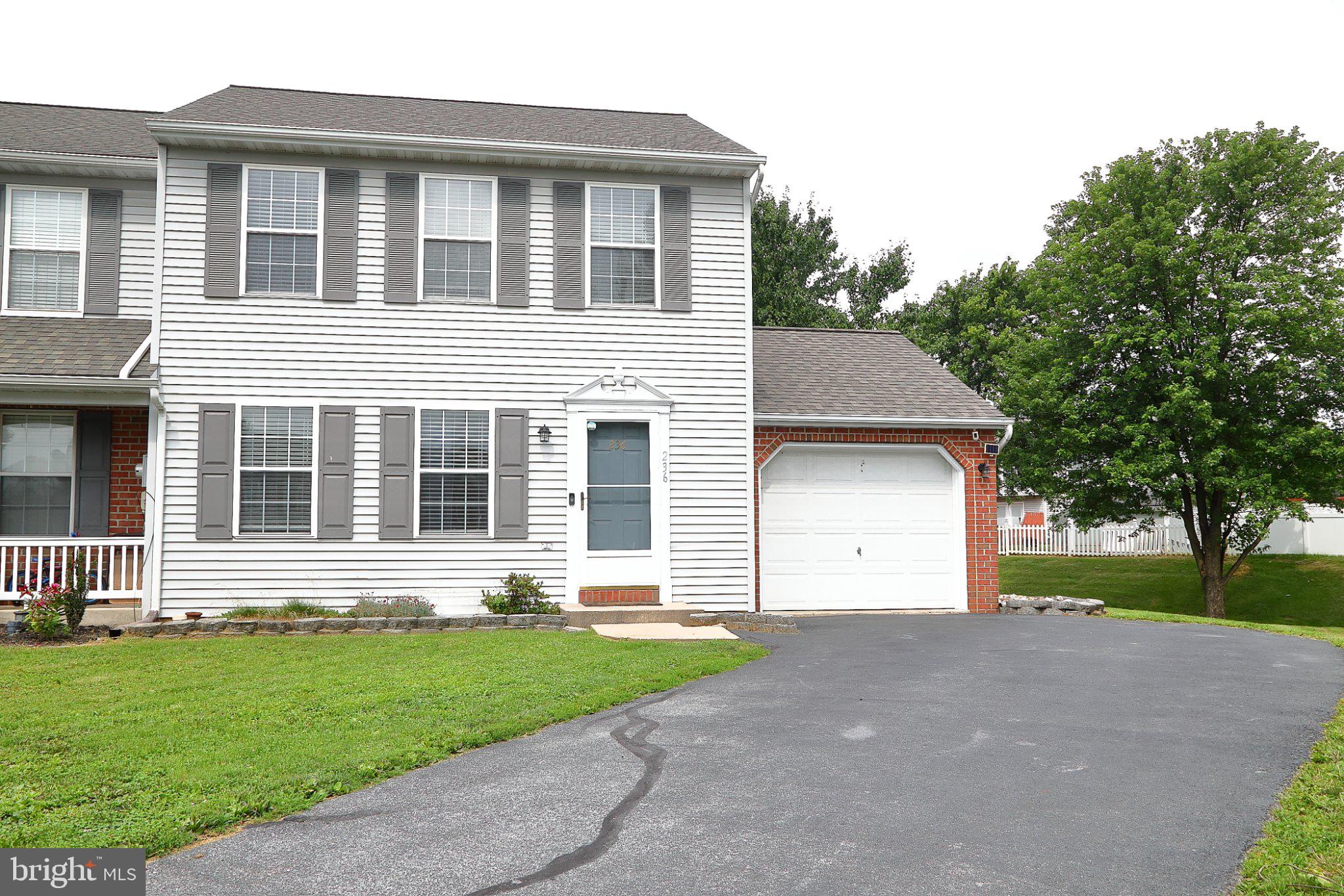 MAYTOWN VILLAGE SQUARE - Residential
