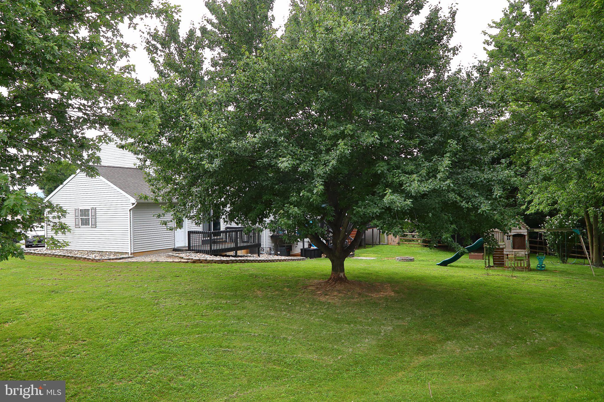 MAYTOWN VILLAGE SQUARE - Residential